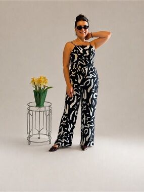 Black & White Wide Leg Jumpsuit 🤍🖤